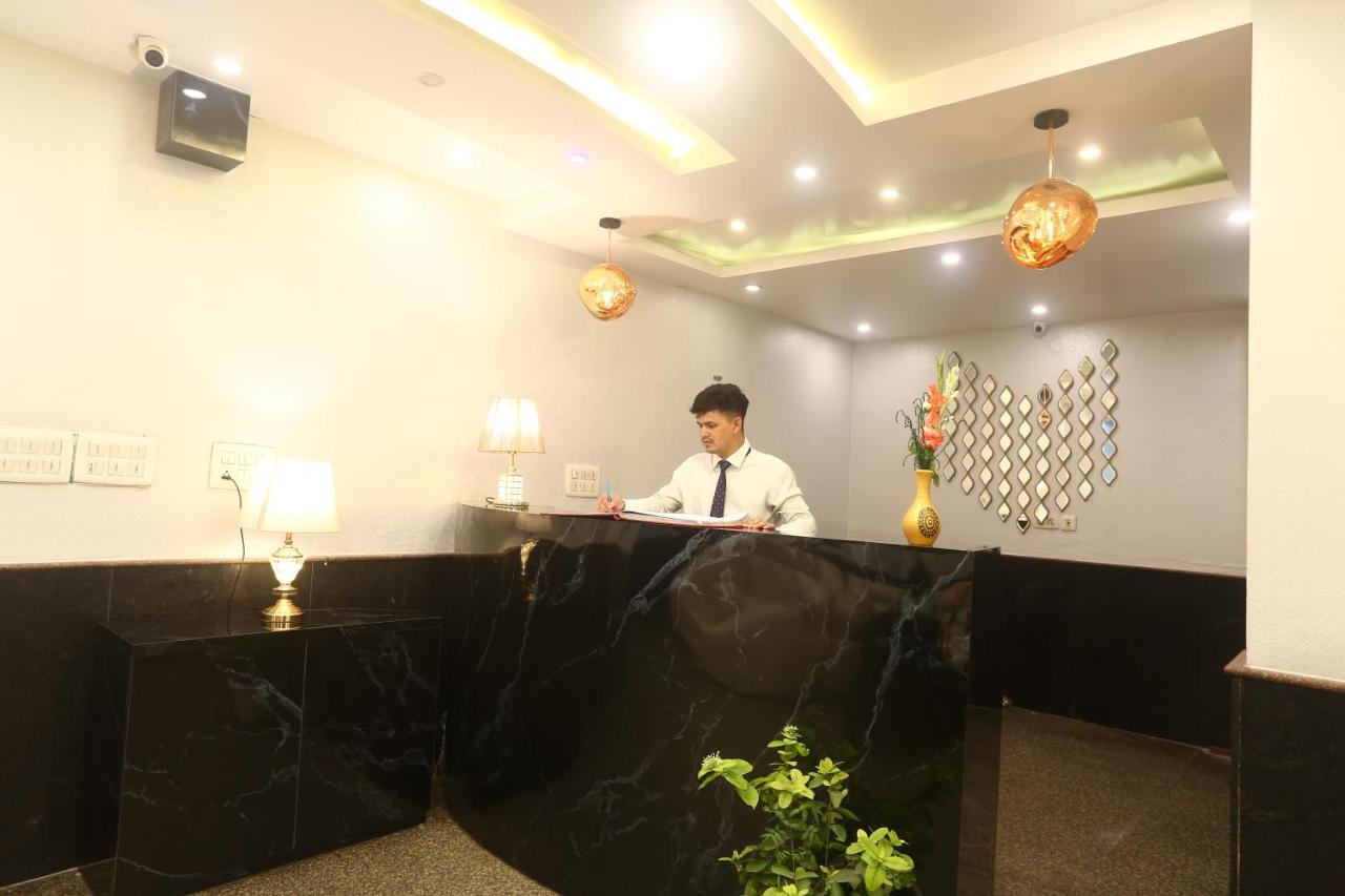 Hotel Earth Delhi  Ngoại thất bức ảnh