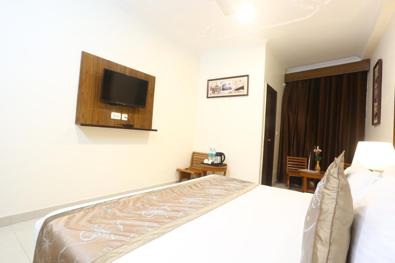 Hotel Earth Delhi  Ngoại thất bức ảnh