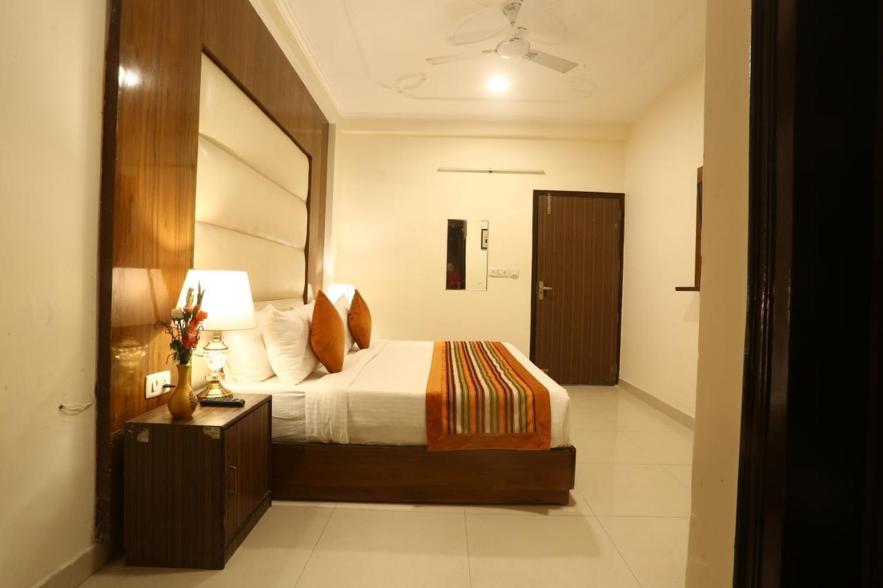 Hotel Earth Delhi  Ngoại thất bức ảnh