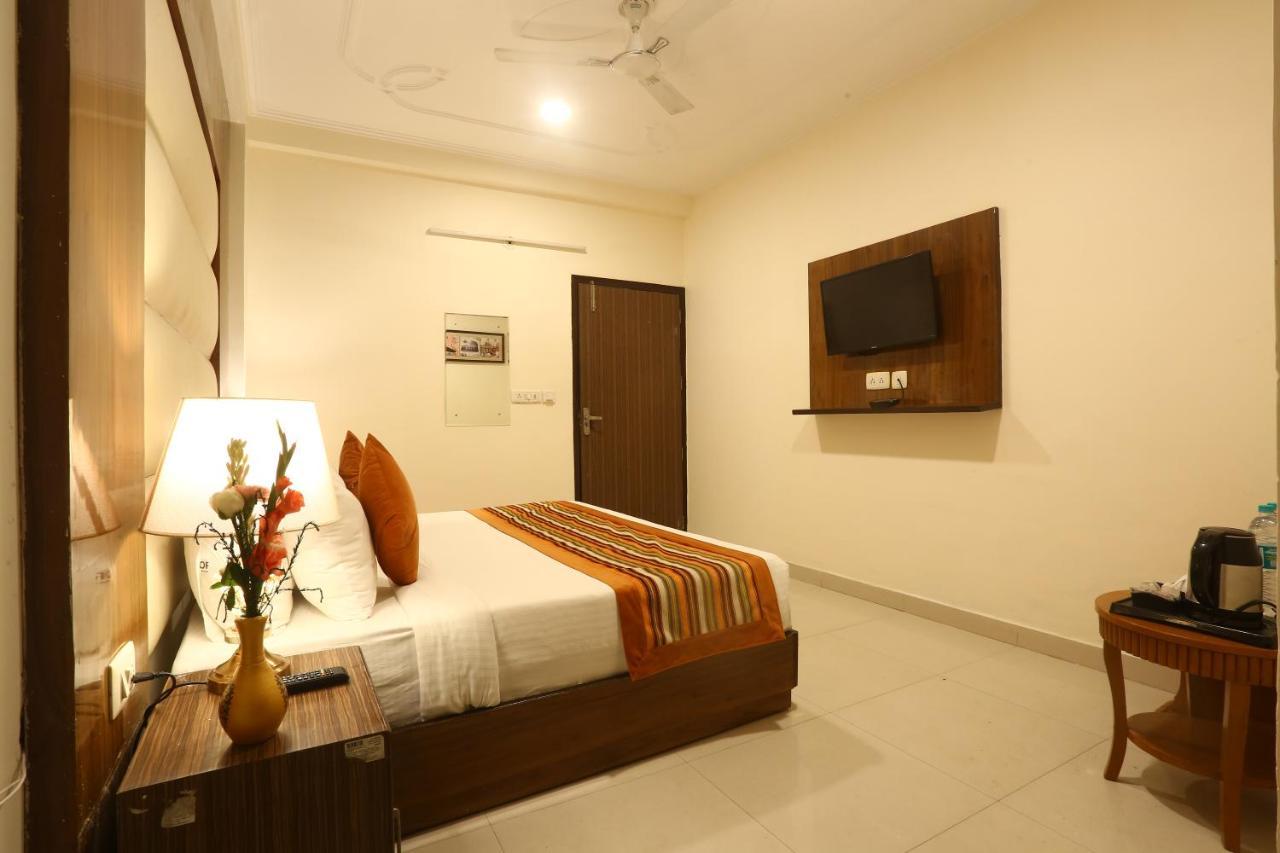 Hotel Earth Delhi  Ngoại thất bức ảnh